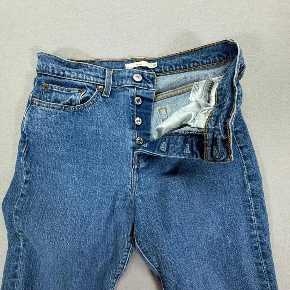 Levis Premium Wedgie Straight Distressed‎ Jeans Blue Medium Wash 29